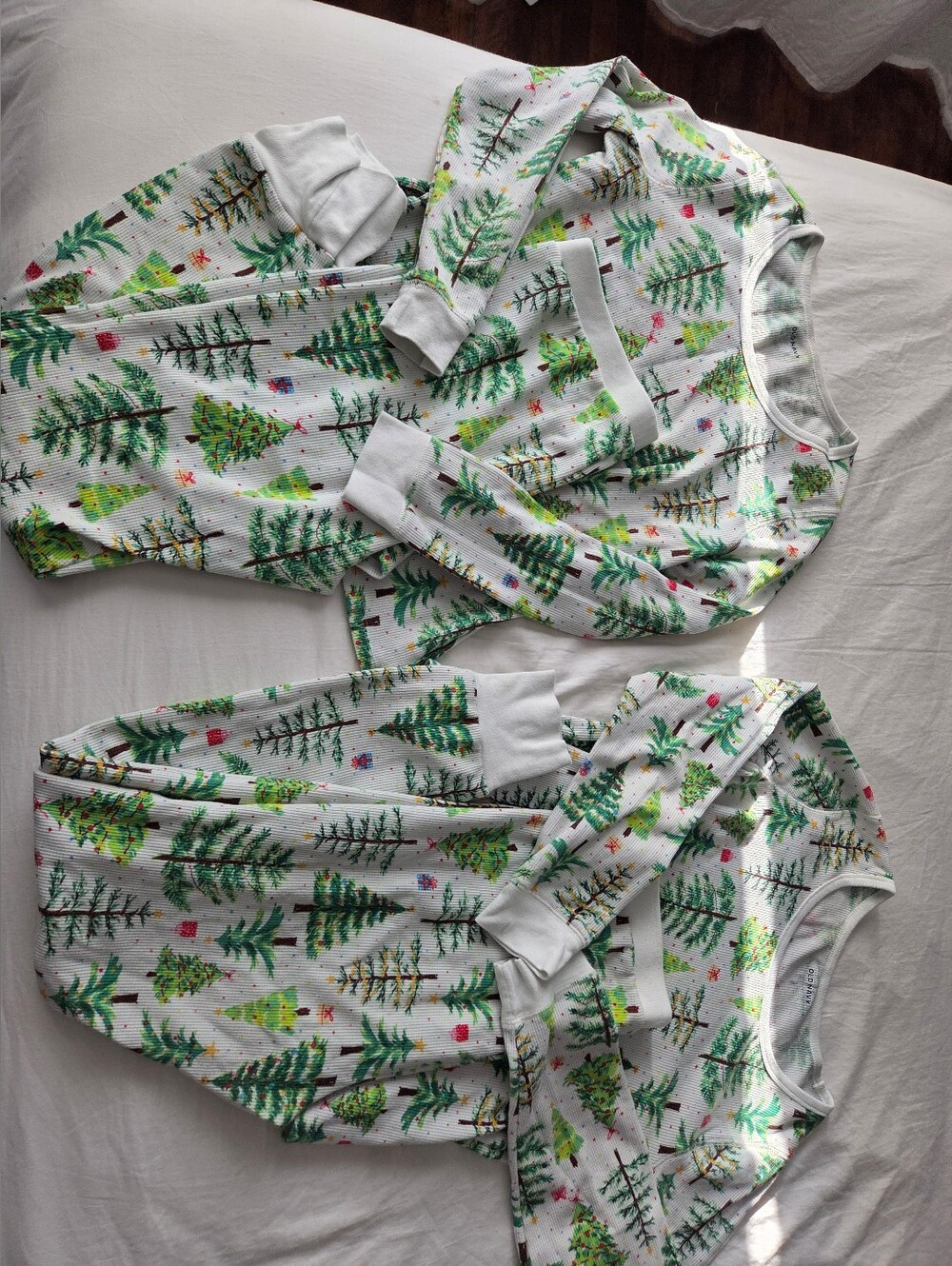 Set Of 2 Old Navy Holiday Pyjamas -Size Adult Large -Family Pyjamas- Christmas
